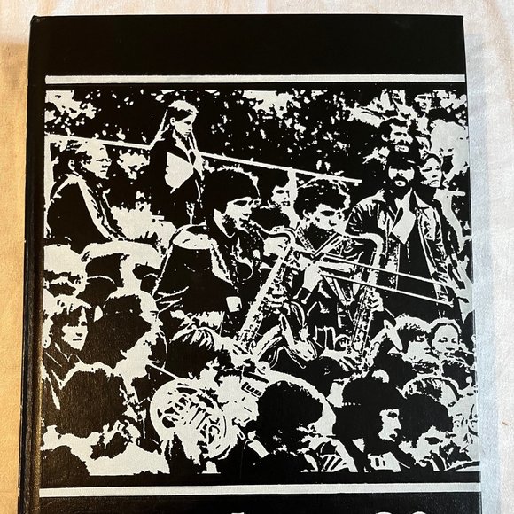 QUEEN'S UNIVERSITY TRICOLOUR Yearbook 80 1980 Mint Kingston Ontario Canada - Picture 2 of 10